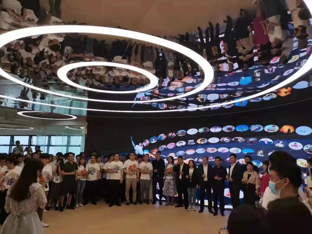 華世界|KS體育顯示強勢打造數字化商業時代